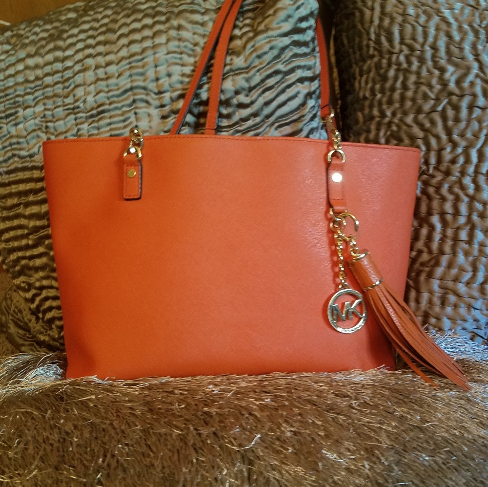 Michael Kors Jet Set Tote in Orange